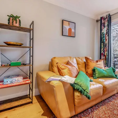 5 Bed In 89094 Masham