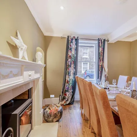 5 Bed In 89094 Masham